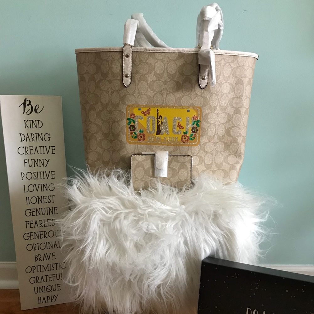 COACH Signature CITY TOTE  Wt wrislet